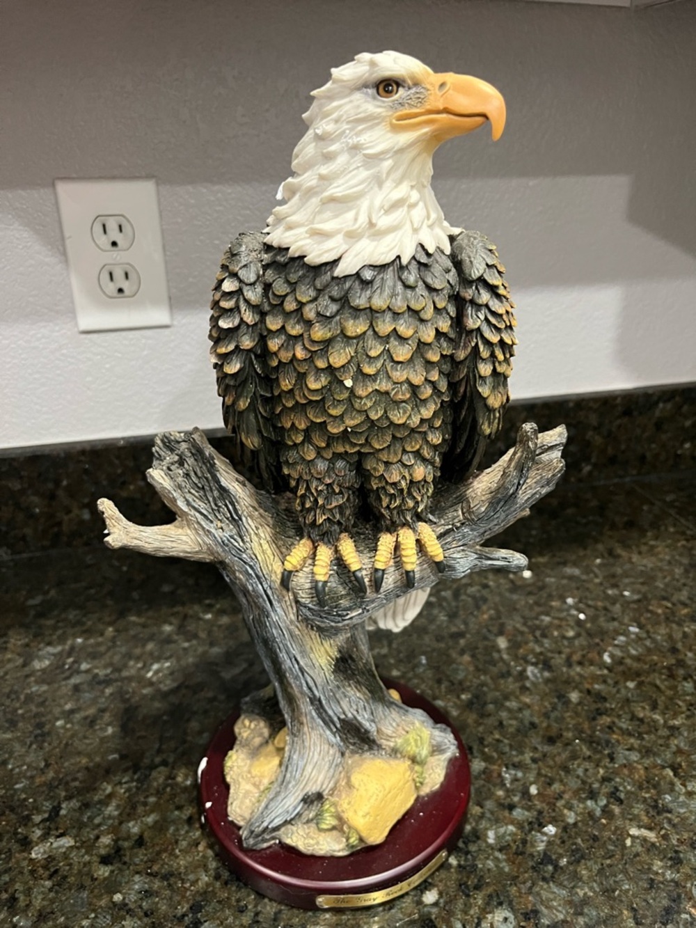 Patriotic Bald Eagle Resin Statue - Brown, White & Yellow Home Art